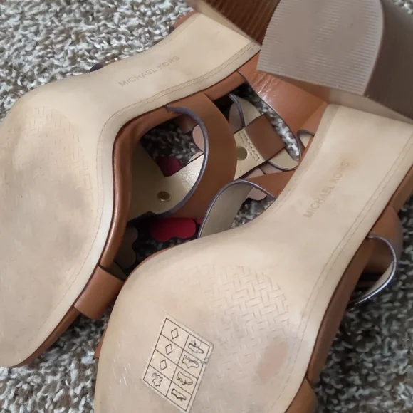 Michael Kors 'Kit' Flower Leather Stacked Heels, Size 8.5 - Picture 8 of 8